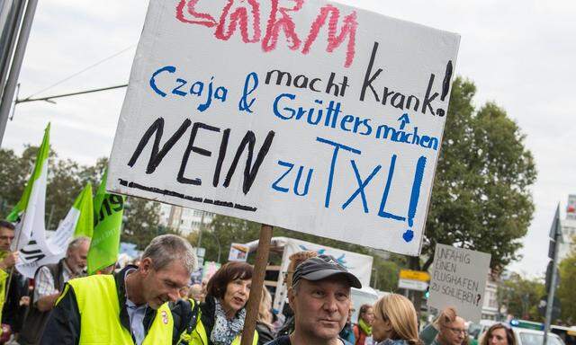 Berlin Kundgebung Tegel schliessen Demonstration fuer die Schliessung des Berliner Flughafen Tegel