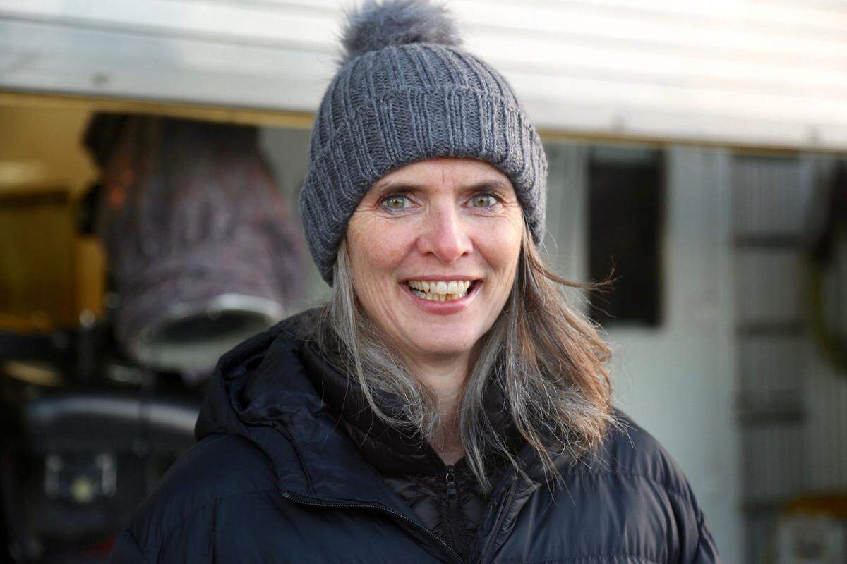 Orla Doherty, Produzentin von „Unser blauer Planet II“, fungiert als Gastgeberin: „Nachdem ich für die Dreharbeiten 500 Stunden im U-Boot und zahllose Wochen auf hoher See verbracht habe, fühlt sich die Alucia fast wie ein zweites Zuhause an." Dieses Erlebnis will sie nun teilen.