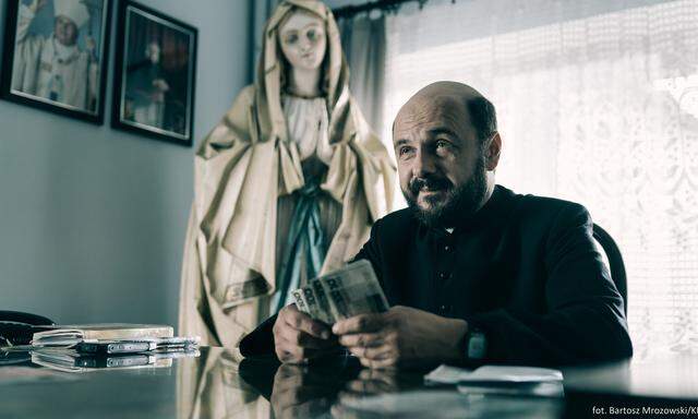 Unter Pädophilieverdacht: Arkadiusz Jakubik als für Jugendliche engagierter Pastor Kukuła im polnischen Film „Kler“.