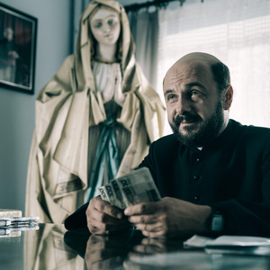 Unter Pädophilieverdacht: Arkadiusz Jakubik als für Jugendliche engagierter Pastor Kukuła im polnischen Film „Kler“.