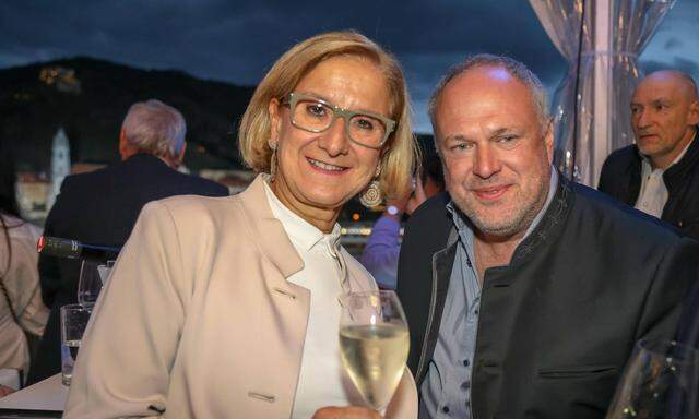 „Kurier“-Geschäftsführer Richard Grasl (hier mit Landeshauptfrau Johanna Mikl-Leitner) ist in Niederösterreich gut vernetzt.  