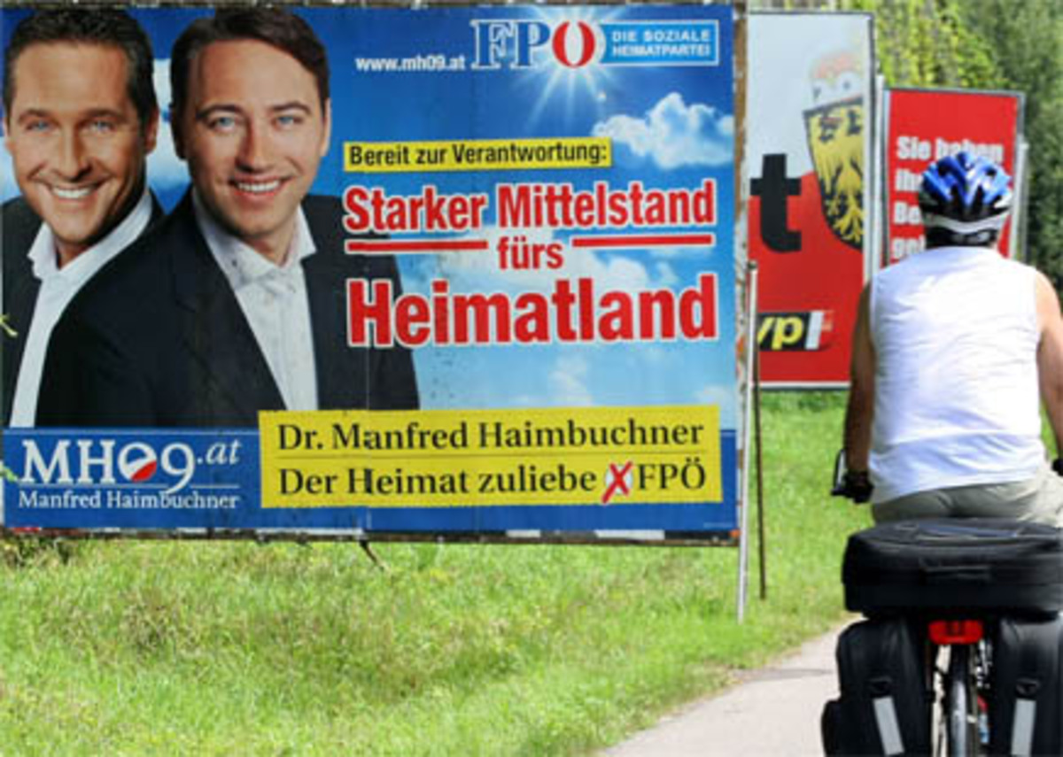 Die FPÖ vertraut nicht wirklich auf die Bekanntheit oder Popularität ihres Spitzenkandidaten Manfred Haimbuchner - da muss Bundesparteichef Heinz-Christian Strache helfend mit vom Plakat lächeln. Inhaltlich setzt man auf die bewährten blauen Reime: "Hoffnungsträger statt Sesselkleber" und "Starker Mittelstand fürs Heimatland", etwa.
