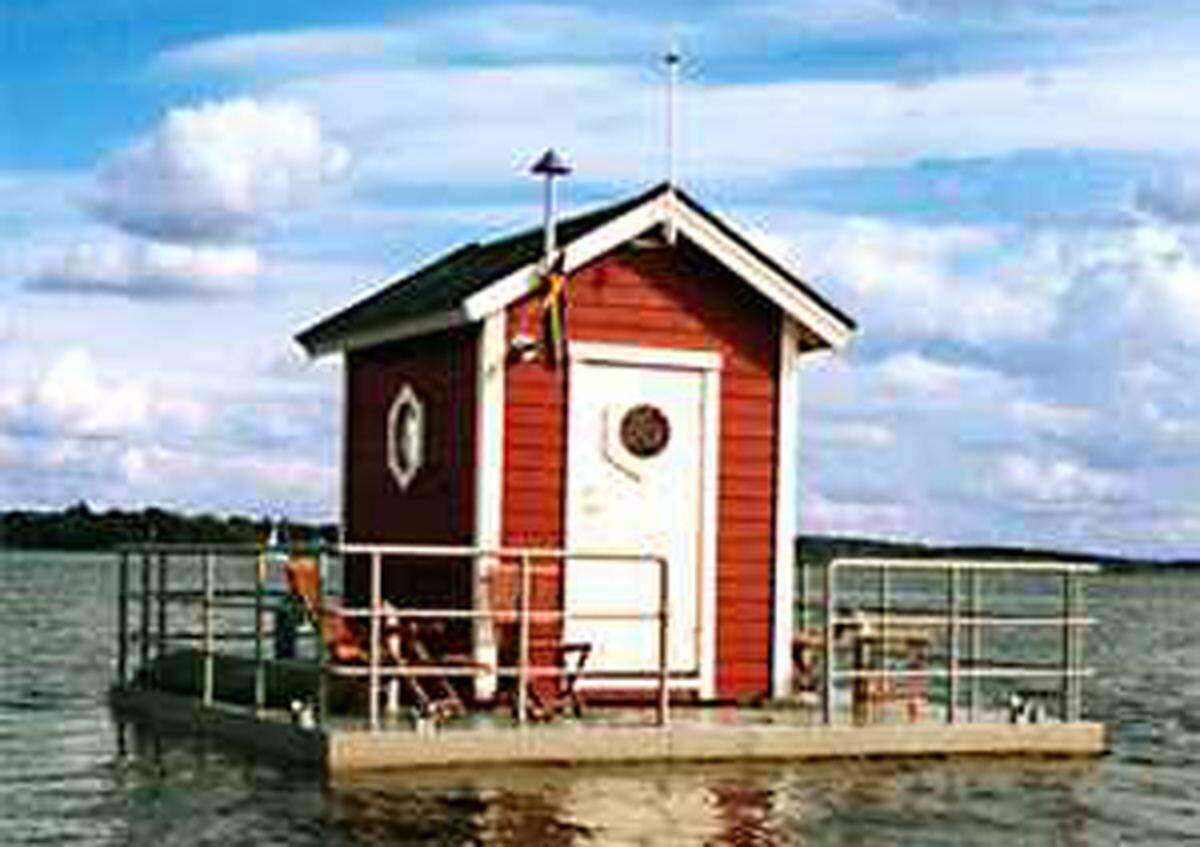 Ganz allein auf hoher See. Wer genug von der Welt hat, kann sich auf dieses Einsiedlerschiffhaus zurückziehen.  Lake Mälaren Västerås Booking Touristinformation in Västerås +46 (0) 21 39 01 00 www.vasterasmalarstaden.se