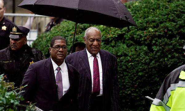 Am 25. September ist Cosby schließlich wegen schwerer sexueller Nötigung in drei Fällen zu mindestens drei Jahren Haft verurteilt worden. Seine Anwälte kündigten Berufung an.