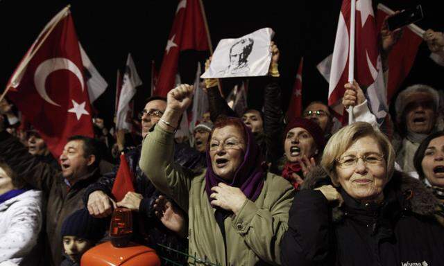 Pro-secular demonstrators shout slogans as they wait for release of former army chief Basbug outside the Silivri prison complex near Istanbul