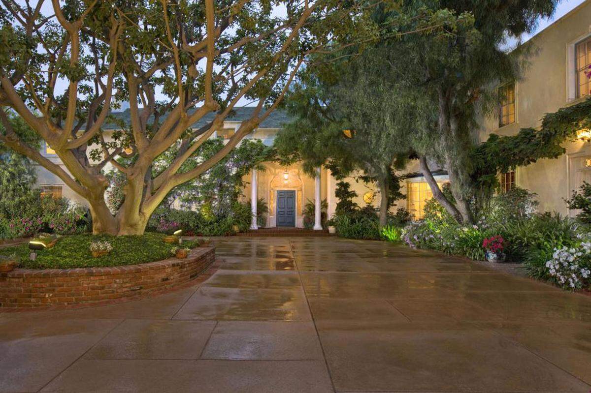 Ganze 25 Millionen Dollar investierte Swift 2015, als sie das Samuel Goldwyn Anwesen in Beverly Hills kaufte. Um den preisgekrönten Filmemacher zu ehren, entschloss sie sich dazu, den Originalzustand des Hauses aus dem Jahr 1934 wiederherzustellen.  