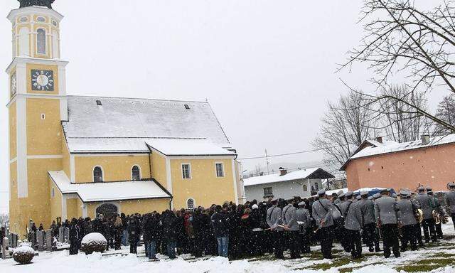 Hunderte Besucher kamen zum Begräbnis in die Heimatgemeinde des Oberösterreichers.