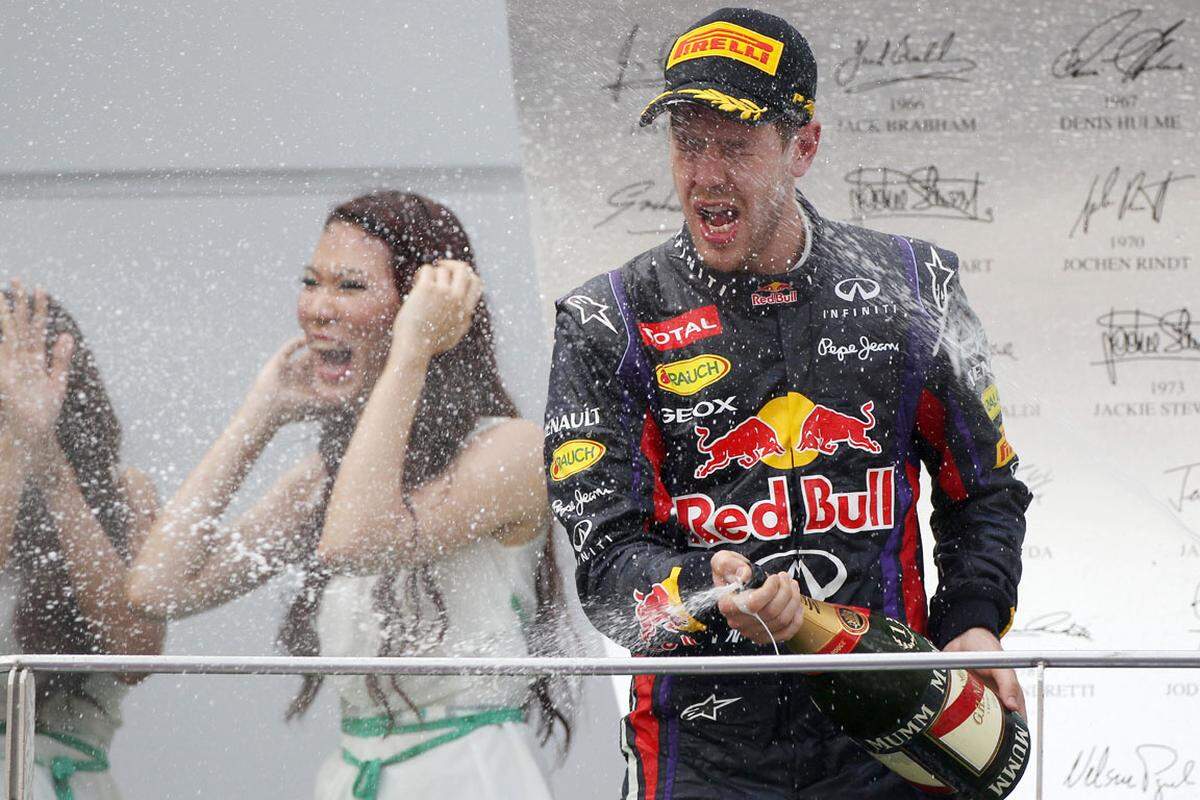 "The Guardian" (Großbritannien): "Dieser Vorfall hat einen Bürgerkrieg bei Red Bull wiedereröffnet. Ein wutentbrannter Webber weigerte sich, an den Feierlichkeiten nach dem Rennen teilzunehmen und hatte vorher Vettel mit einem unmissverständlichen Finger gegrüßt, als er überholt worden war."