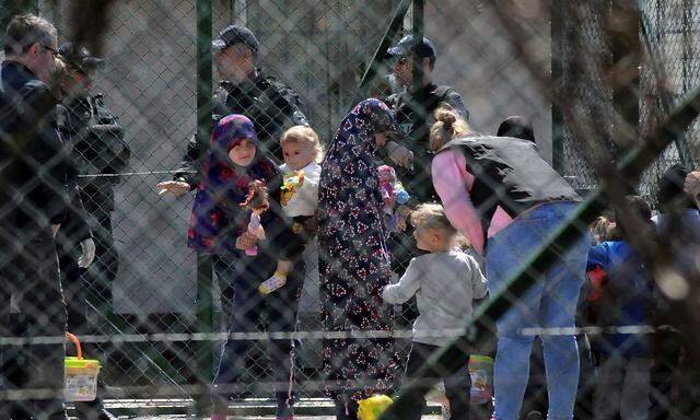 Vor allem Frauen und Kinder wurden aus Syrien in die kosovarische Hauptstadt Prishtina gebracht. 