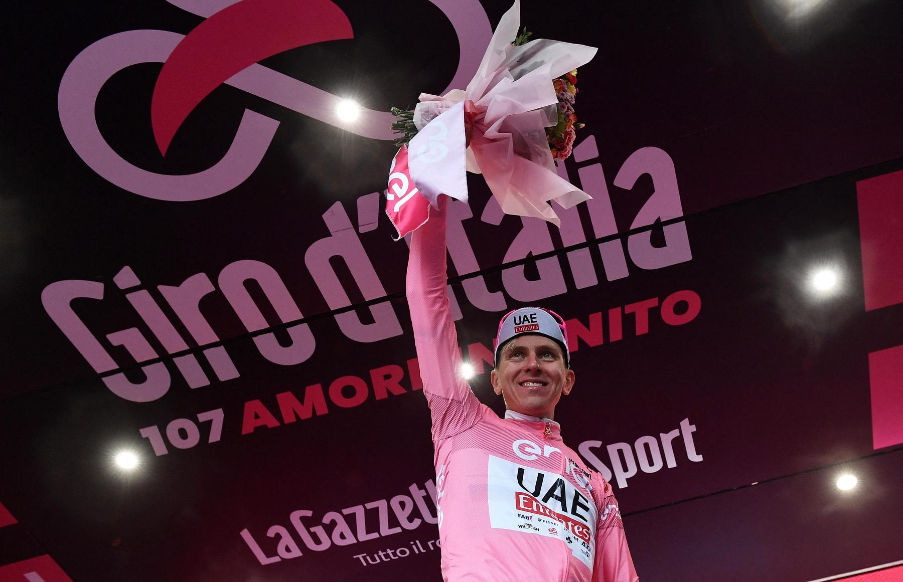 Pogacar stürmt beim Giro ins Rosa Trikot