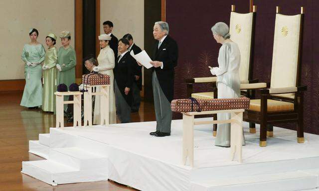 Japans Kaiser Akihito dankt ab.