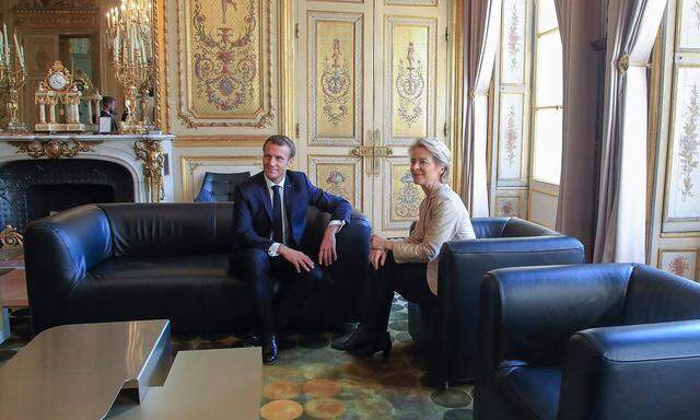 Ursula von der Leyen besuchte Emmanuel Macron in Paris um die Differenzen auszuräumen.