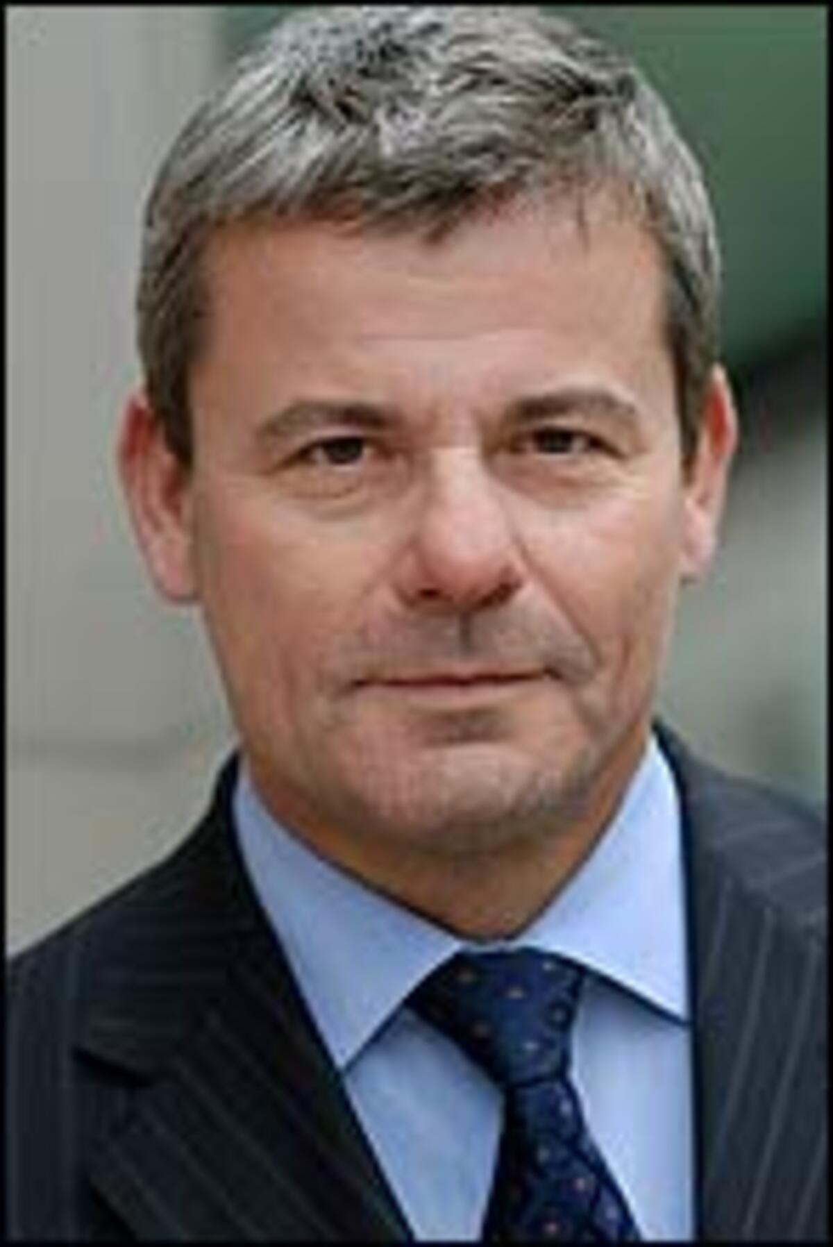 Mit Helfried Mück (51) hat Fujitsu Siemens Computers Österreich einen weiteren IT-Profi gewonnen: Der gebürtige Niederösterreicher begann seine berufliche IT-Laufbahn bereits Anfang der 80er als Systemoperator für IMB-Host im Rechenzentrum von Metro in Salzburg, von wo aus er seine Karriere kontinuierlich in namhaften Unternehmen fortsetzte.