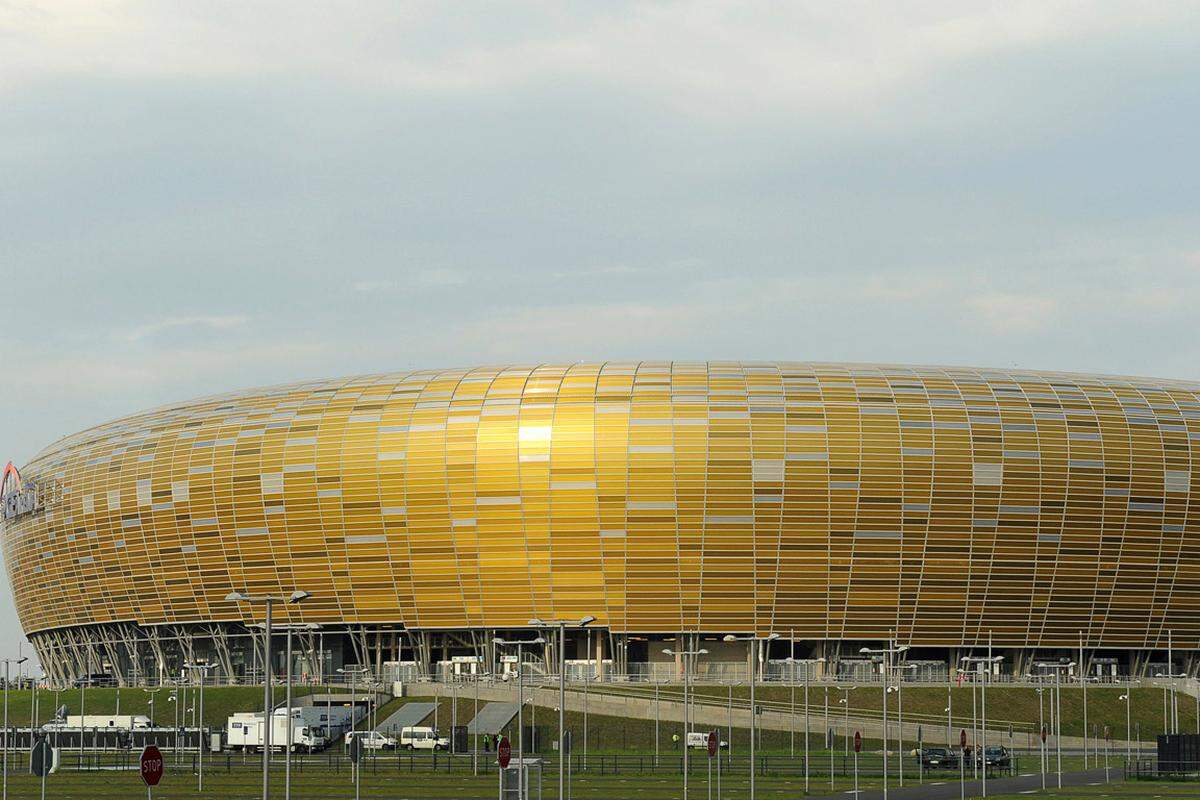 Im Sonnenlicht leuchtet sie fast golden, die neu errichtete PGE Arena in Danzig. Die Elemente sollen an Bernstein, das "Gold der Ostsee", das in der alten Hansestadt eine große Rolle spielt, erinnern.