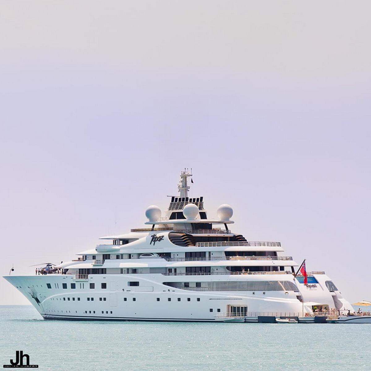 Auch Scheich Mansour bin Zayed Al Nahyan, der Bruder des VAE-Präsidenten (Platz 1) liebt lange Motoryachten. Topaz ist 147 Meter lang und hat neben zwei Helipads auch mehrere Pools. "Topaz" wurde 2012 von Lürssen gefertigt und ist oft im Mittelmeer zu sehen.