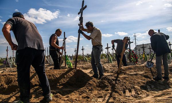 Mass burial of unidentified people killed during Russian invasion in Bucha