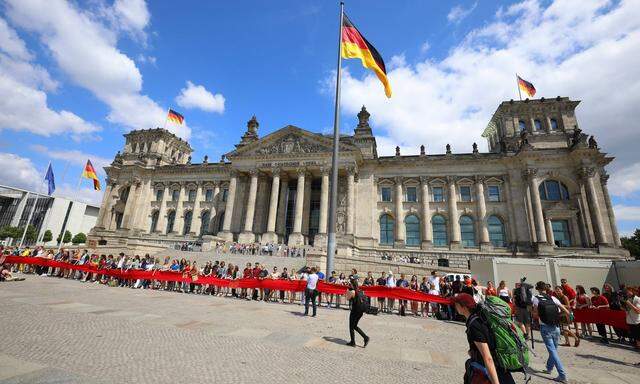 Fridays for Future-Aktivisten protestierten vor dem Reichstag