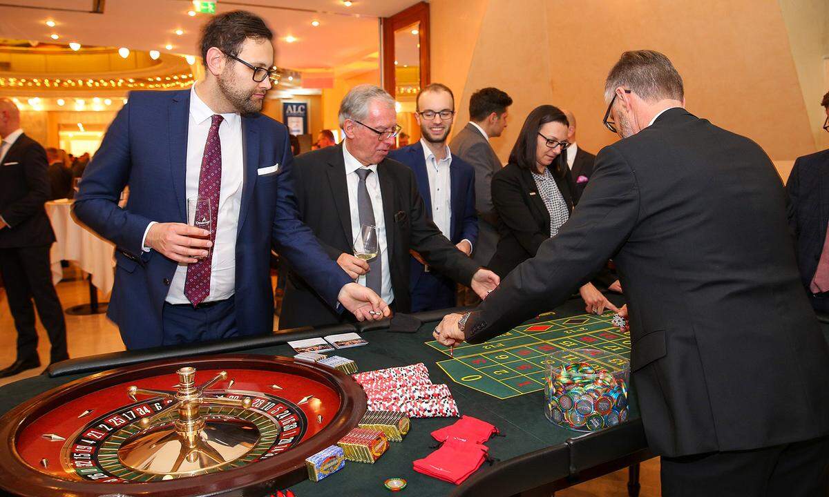 Gute Stimmung mit süßen Gewinnen in der Casinos Austria Siegerlounge.