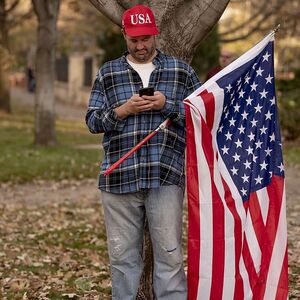 US-PRO-TRUMP-ACTIVISTS-RALLY-AT-MINNESOTA-GOVERNOR´S-MANSION