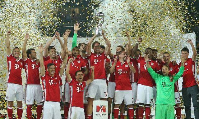 Fuszball Supercup Sieger Bayern Muenchen 14 08 2016 DFL Supercup 2016 Borussia Dortmund FC Bayer