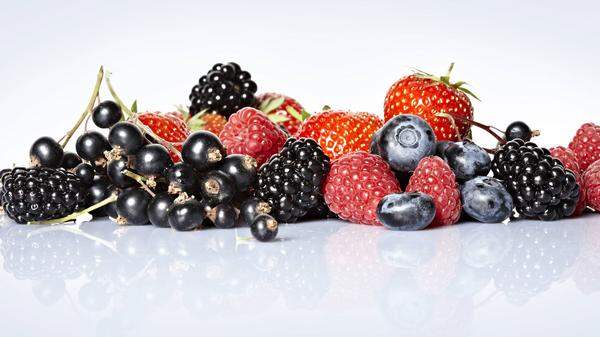 Heimische Vitaminbomben wie Brombeeren, Erdbeeren  oder die schwarze Johannisbeere können mit dem roten Exoten gut mithalten. Und die heimische Hagebutte übertrifft die Goji-Beeren sogar mit ihrem Vitamin C-Gehalt. Wer der Goji-Beere dennoch treu bleiben will, könnte sich nach österreichischen Produzenten umsehen. Bocksdornsträucher gedeihen auch hierzulande.  