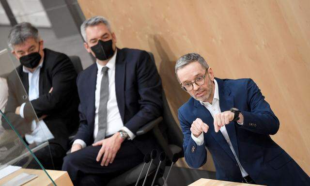 FPÖ-Chef Kickl kündigt im Parlament einen Gesetzesbruch an.