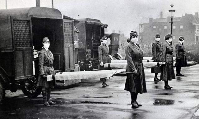 Helferinnen des Roten Kreuzes während der Spanischen Grippe, 1918