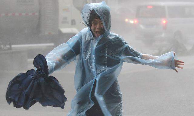 Der Taifun traf die Millionenmetropole Hongkong