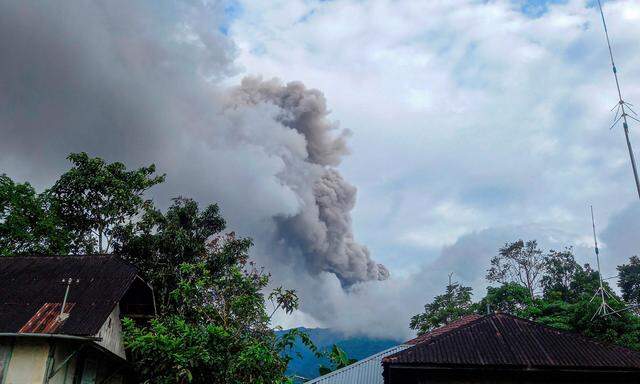 Zum Zeitpunkt des Ausbruchs haben sich angeblich 70 Wanderer auf dem Vulkan aufgehalten.
