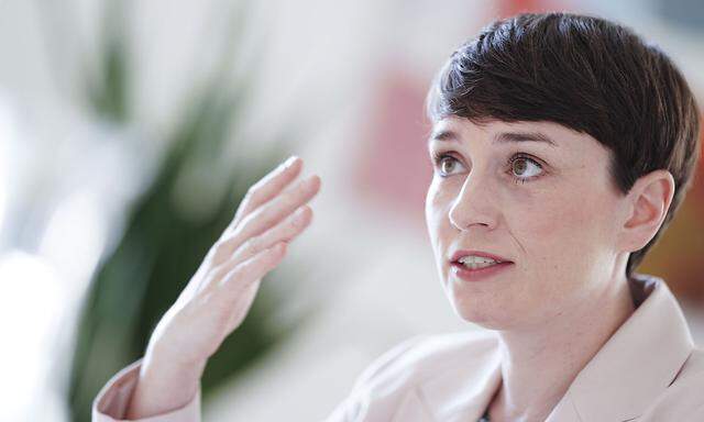 Die Klubchefin der Grünen konterte am Freitag der harten Kritik der ÖVP-Generalsekretärin, die die Koalition infrage gestellt hat.