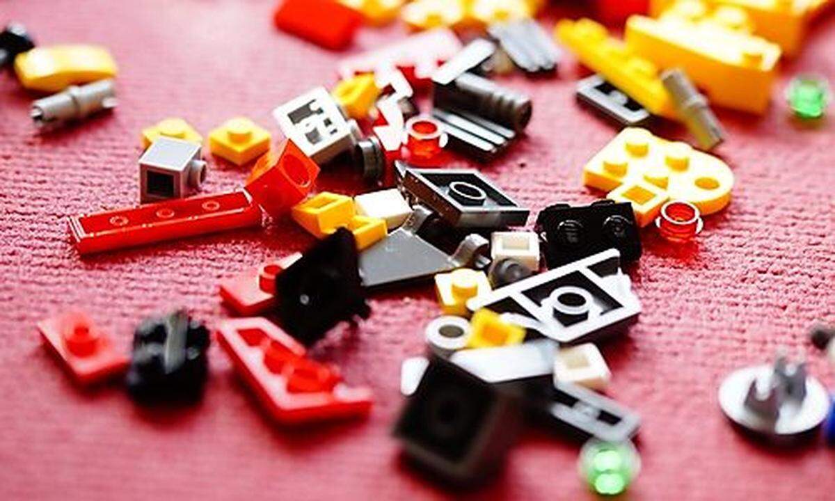 Profi-Legobauer. Wer schon als Kind stundenlang Legokunstwerke erschaffen hat, kann sein Talent zum Beruf machen. Legoländer auf der ganzen Welt suchen professionelle Baumeister, die bereit sind, wochenlang an einer Figur oder einem Bauwerk zu tüfteln.