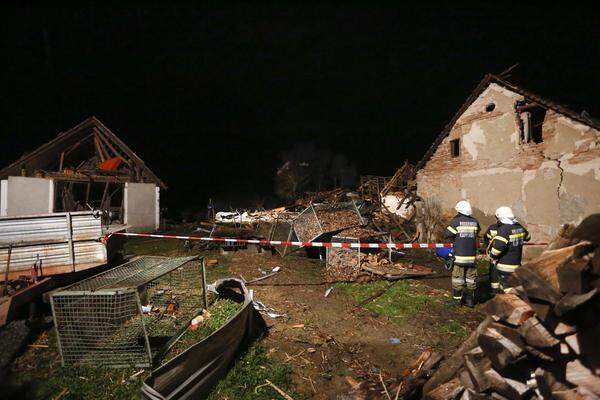 In Kapfenstein im Bezirk Südoststeiermarkhat es am Montagabend eine schwere Explosion gegeben. Zwei Männer sind dabei gestorben.