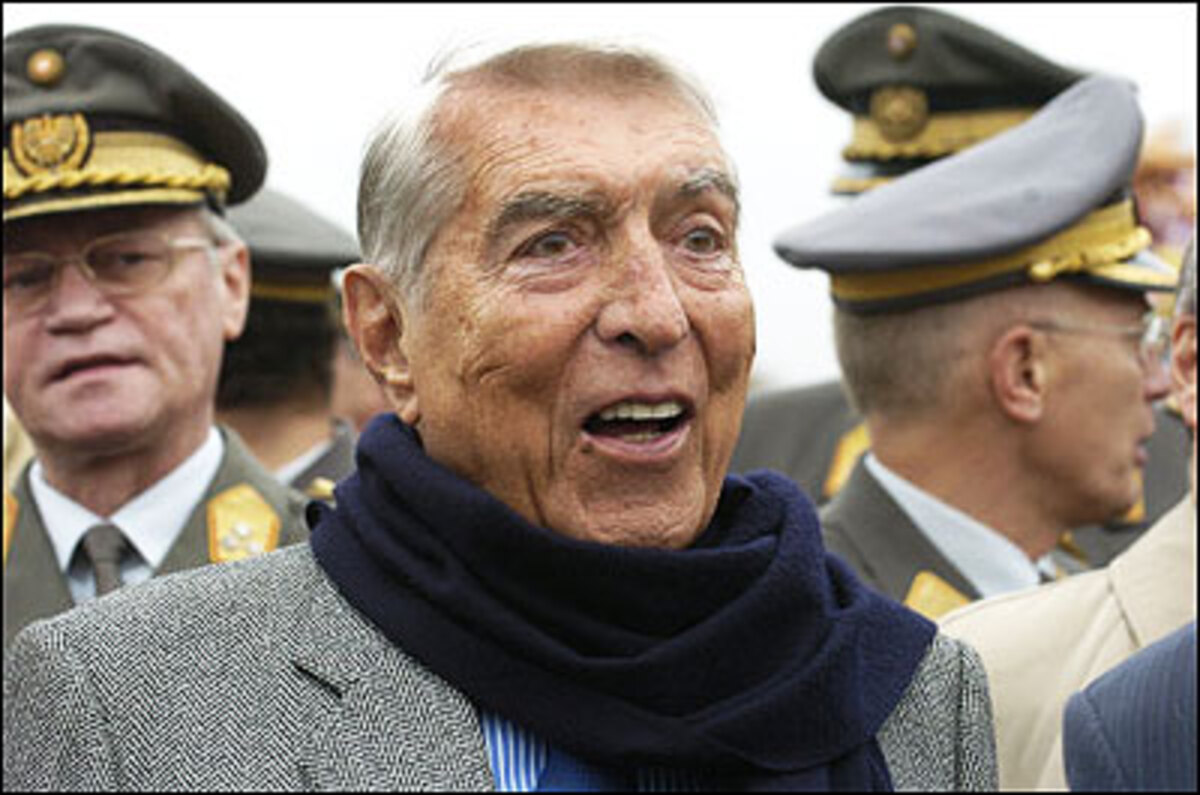 "Haust du meine Bawag, hau ich deine Raiffeisen."Nach diesem Motto werde gerade der eigene Finanzplatz geschädigt, meint der Wiener SP-Altbürgermeister Helmut Zilk über den "fragwürdigen" Bankenausschuss.