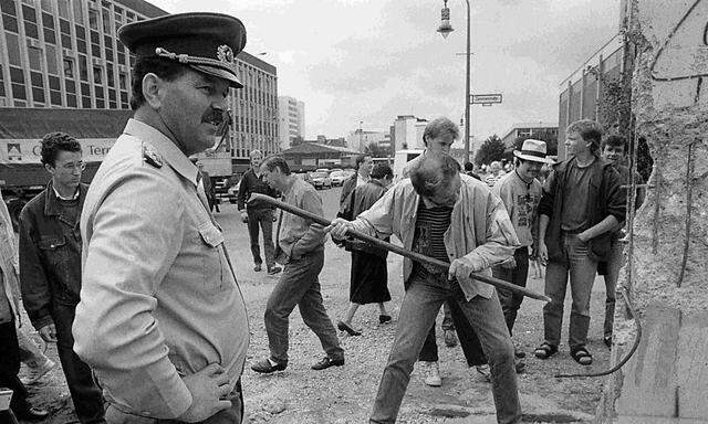 Der Fall der Berliner Mauer 1989 ist Sinnbild der Auflösung umstrittener Grenzen geworden.  
