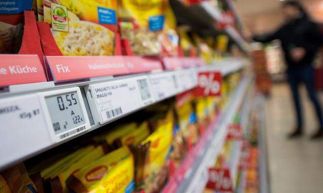 Elektronische Preisschilder in einem deutschen Supermarkt. Im Lebensmittelhandel ist dynamisches Preismanagement meist noch die Ausnahme.