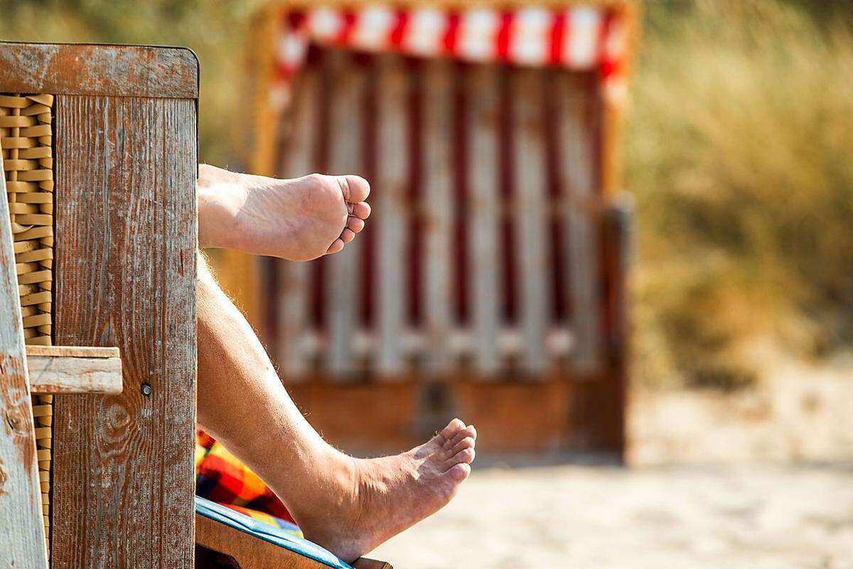 Staatsfeiertag: 2 Urlaubstage = 5 Tage frei (1. 5.–5. 5.)Der 1. Mai fällt auf einen Mittwoch – und beschert mitten im Frühling mit zwei Urlaubstagen ein langes Wochenende.