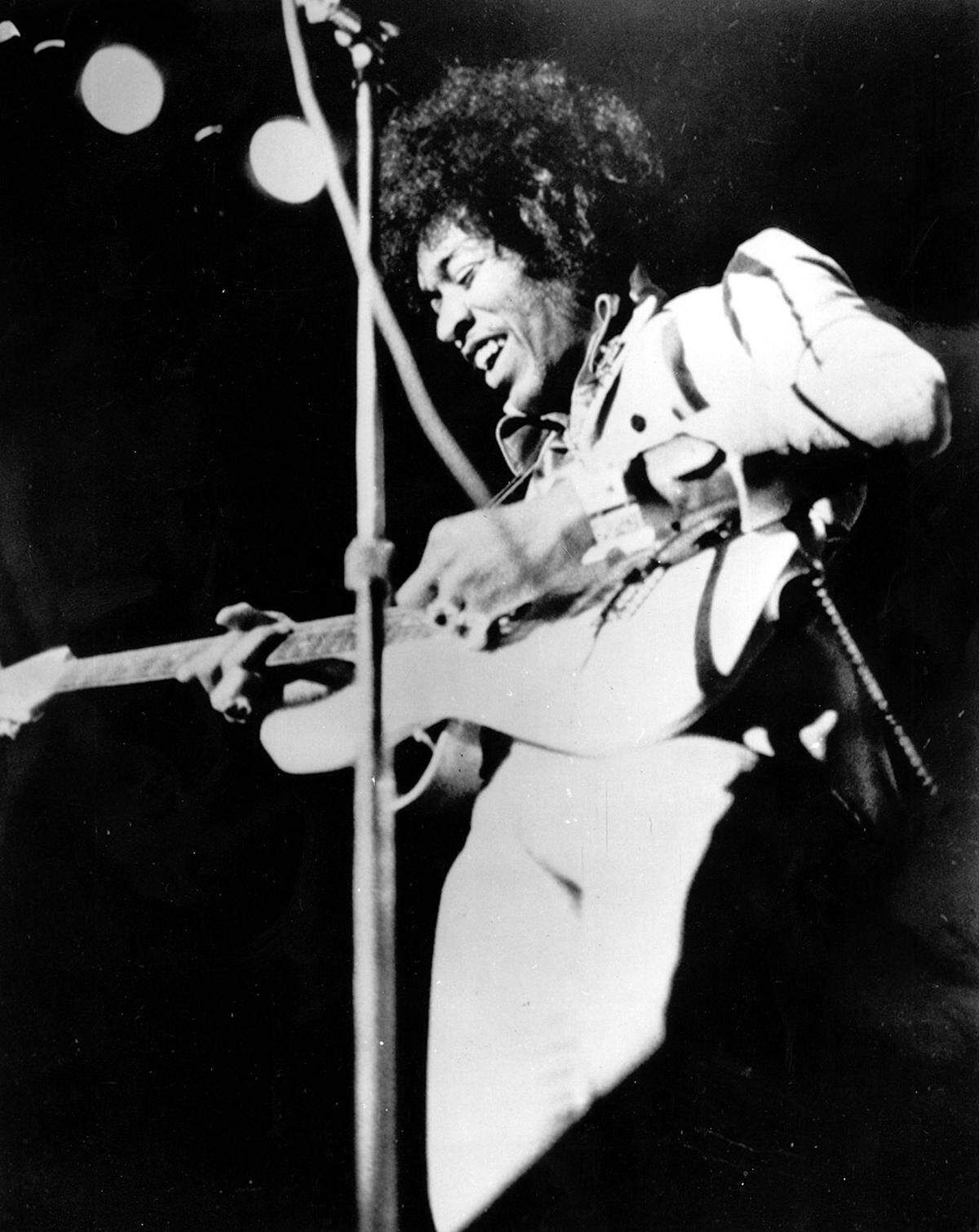 "Ihr habt eine Menge cooler Bands in England, aber ihre Sounds klingen großteils einfach zu clean", sagte Jimi Hendrix einmal. "Man kann nicht erwarten, dass ein tiefes Gefühl aus Musik herauskommt, bei der die Arrangements auf Papier aufgeschrieben sind. Ich fühle alles, was ich spiele - es muss in einem drin stecken."