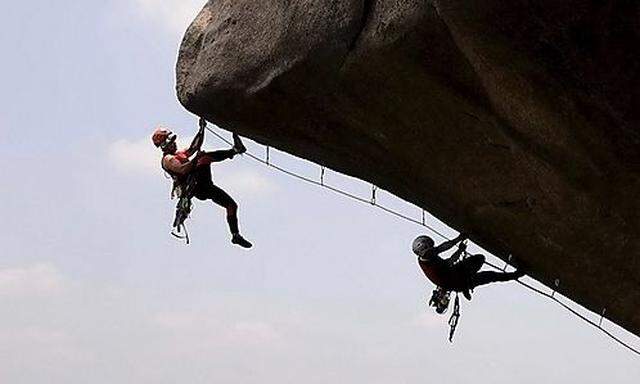 SOUTH KOREAN CLIMBERS