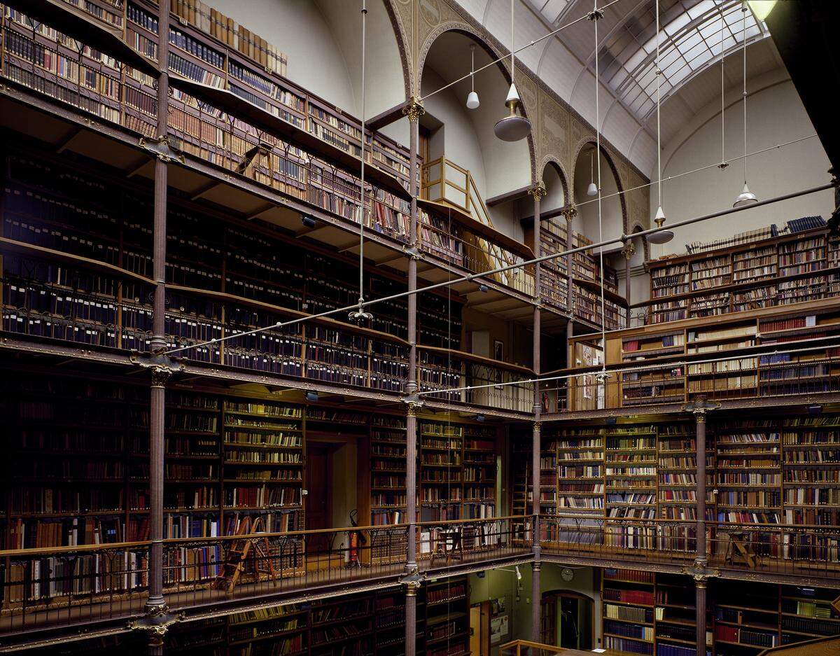 Die Rijksmuseum Research Library verfügt über die größte öffentliche Forschungsbibliothek zum Thema Kunstgeschichte in den Niederlanden.