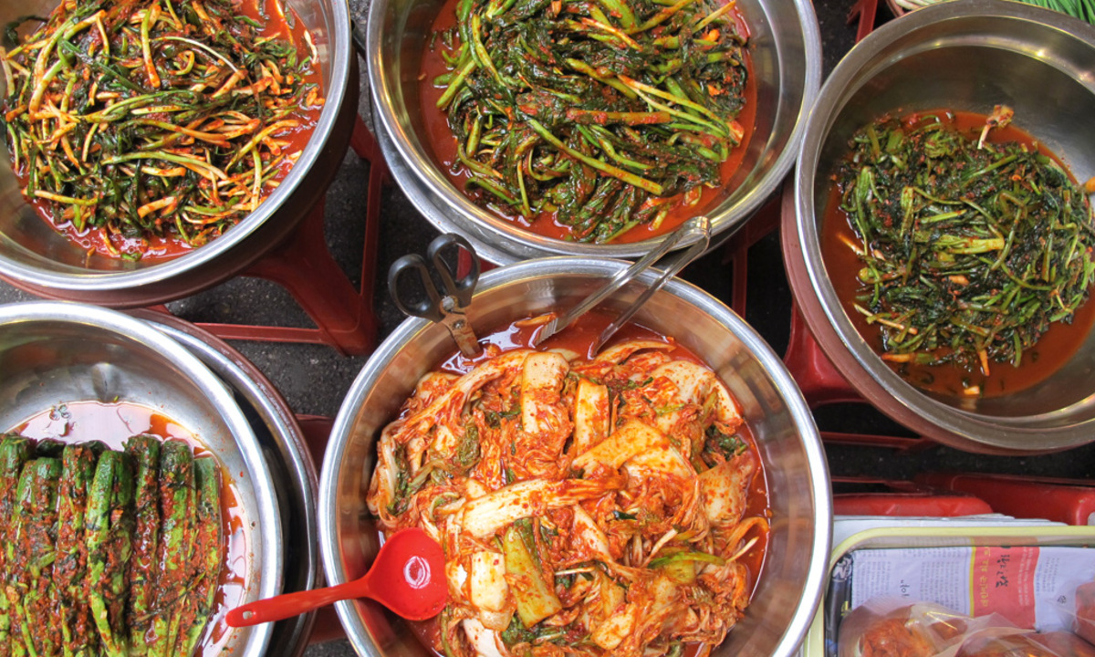 Saisonal. Die Kimchi-Auswahl auf den Märkten ist riesig. Und Kimchi allgegenwärtig. 