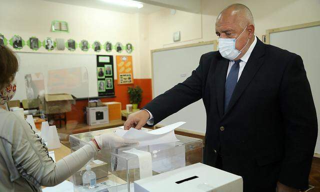 Bojko Borrissow bei der Stimmabgabe in der Hauptstadt Sofia. Bulgarien stehen intensive Verhandlungen um eine neue Regierung bevor.