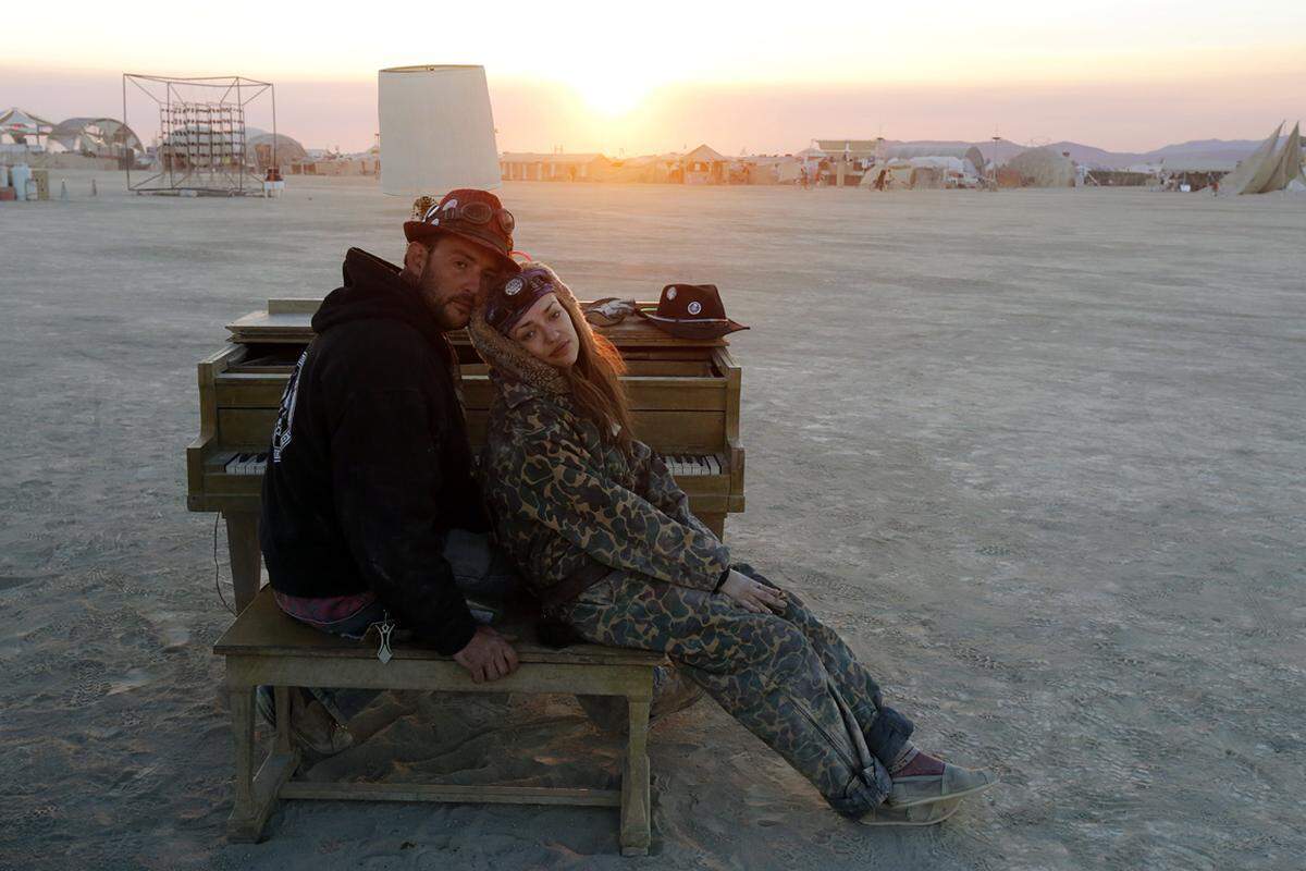 Das Festival war die letzten beiden Jahre ausverkauft. Heuer kostete ein Acht-Tages-Pass 380 Dollar + Gebühren.>> Homepage: Burning Man-Festival