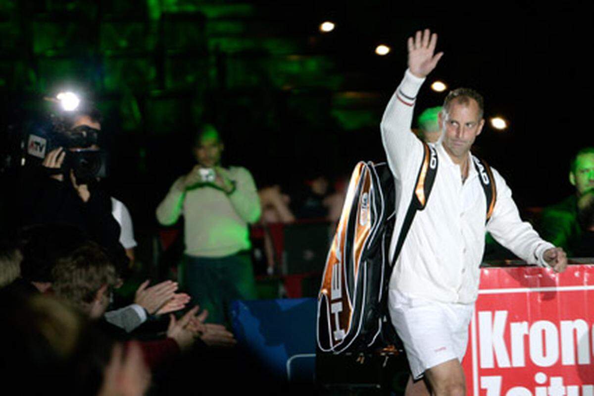 3000 Zuschauer wollten am Samstag in der Salzburgarena das Prestige-Tennis-Duell zwischen Sybille Bammer, Österreichs Nummer eins der Damen, und Thomas Muster, ehemals Nummer eins der Welt, sehen.