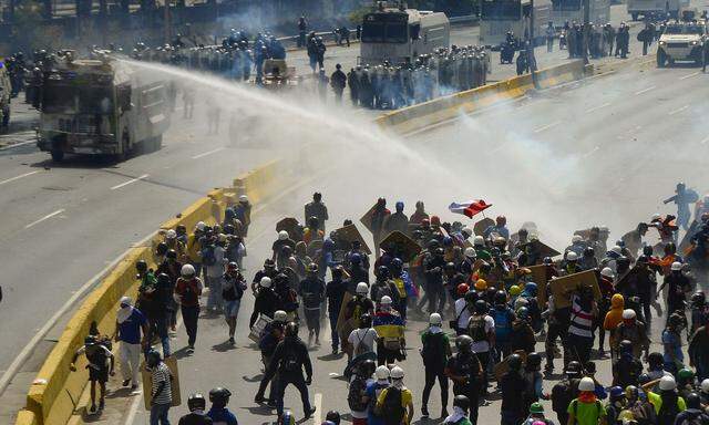 Anhaltende Kämpfe zwischen Sicherheitskräften und Demonstranten in Venezuela