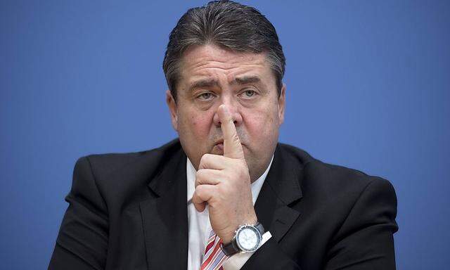 Stillschweigen über die Verteilung der Ministerien: SPD-Chef Gabriel.