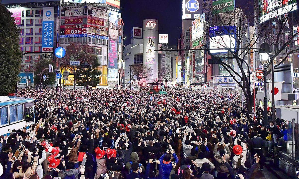 Tokio steht niemals still. Die Metropolregion beheimatet über 37 Millionen Menschen. Die fünffache Bevölkerung Österreichs auf einem Achtel der Fläche. Knapp hinter New York belegt Tokio mit 99,5 Punkten den sechsten Platz.
