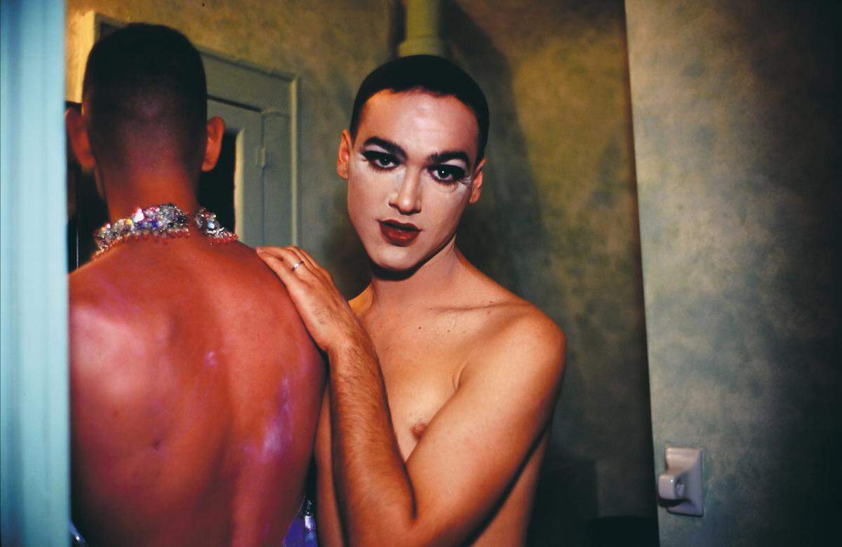 Das Werk dieser Fotografin lässt sich nicht ohne Arbus und Model denken: Nan Goldin (*1953).  