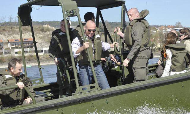 BUNDESHEER ERHIELT NEUN NEUE BOOTE: KLUG