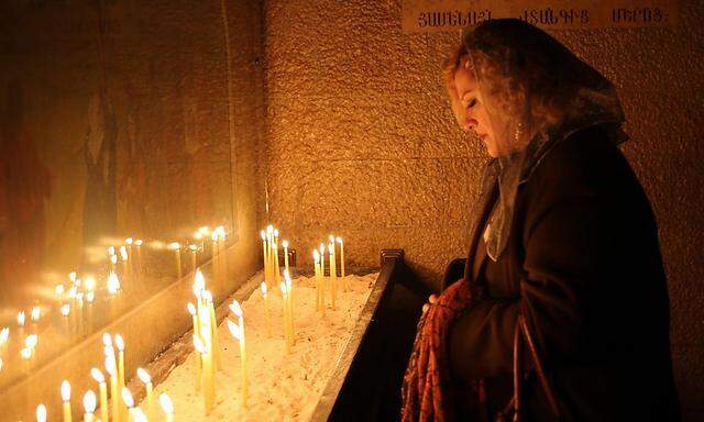 Ein Bild aus einer syrisch-orthodoxen Weihnachtsfeier in Armenien. 2015 jährt sich der Mord an türkischen Armeniern und Orthodoxen in der Türkei zum hundertsten Mal.