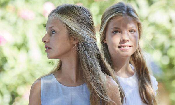Kronprinzessin Leonor feiert im Oktober ihren 14. Geburtstag, ihre jüngere Schwester Sofía ist 13 Jahre alt.